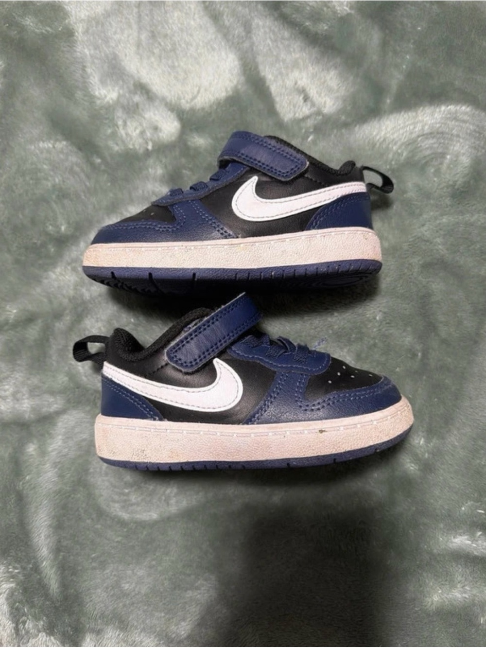 Nike Kids Velcro Sneakers in Navy, Black and White